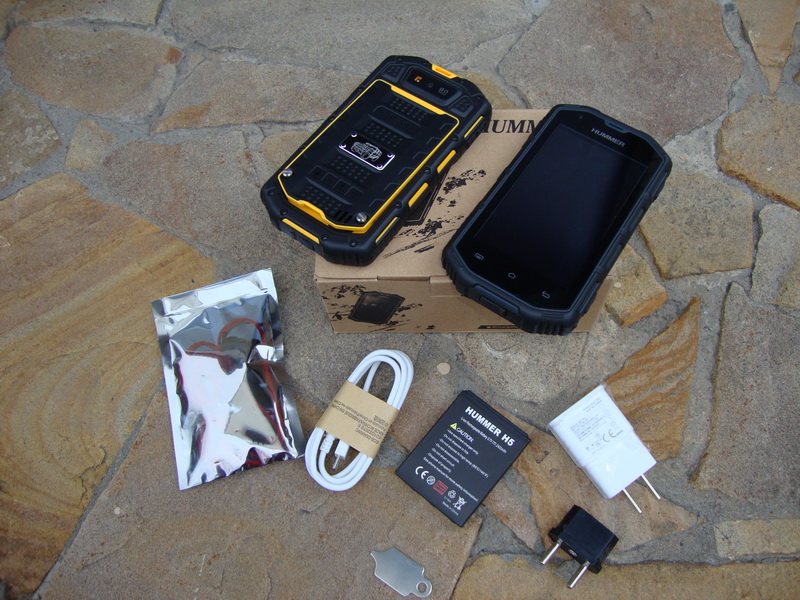 Содержимое коробки защищенного смартфона Hummer H5
